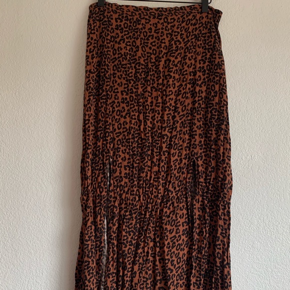 American Eagle Outfitters Dresses & Skirts - American eagle cheetah long skirt